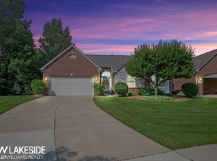 3655 Lexington Dr, Auburn Hills, MI 48326