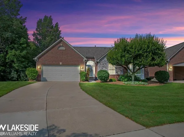 3655 Lexington Dr, Auburn Hills, MI 48326