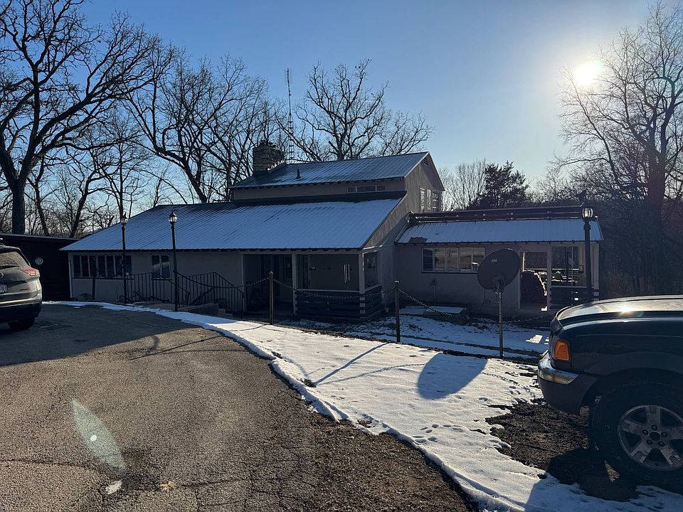 1st image of 2422 N River Rd