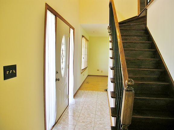 2nd image of 930 Hillcrest Blvd