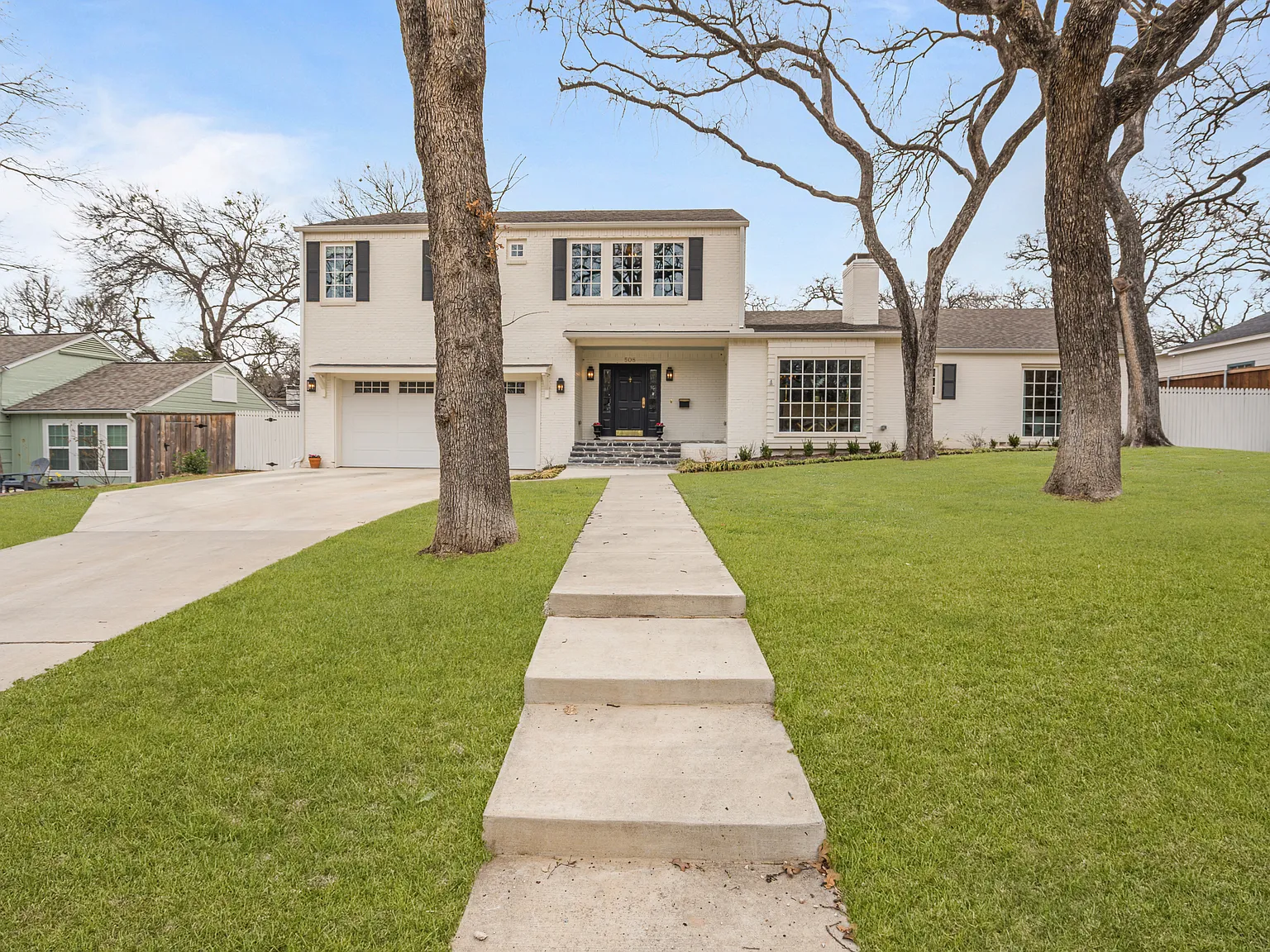 5 bed, 5062 sqft, $8,500 — Photo 1