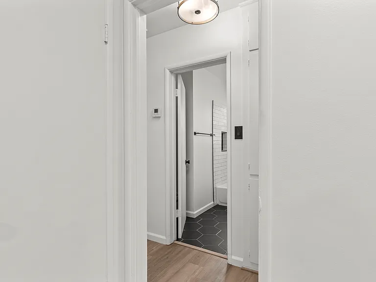 9813 S Van Ness Ave #2 — Photo 7