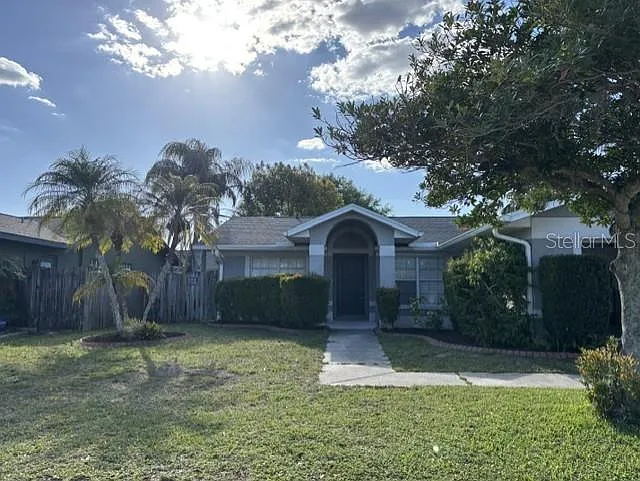 1927 Cheney Ct — Photo 2