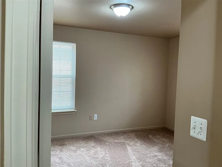 48161 Nottinghill Ln — Photo 44