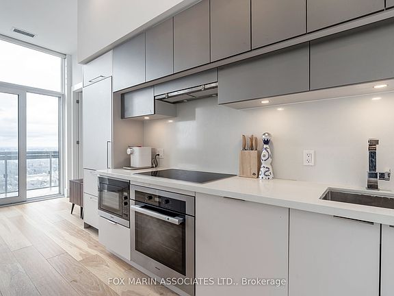 2nd image of 39 Roehampton Ave #4604