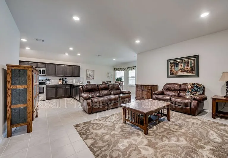 809 Meadow Wood Ln — Photo 3