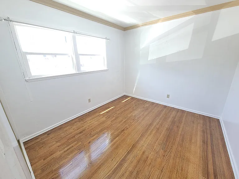 875 N Hoover St — Photo 5