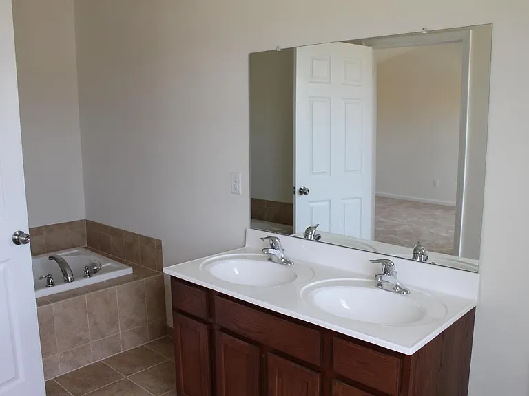 976 King Way — Photo 9