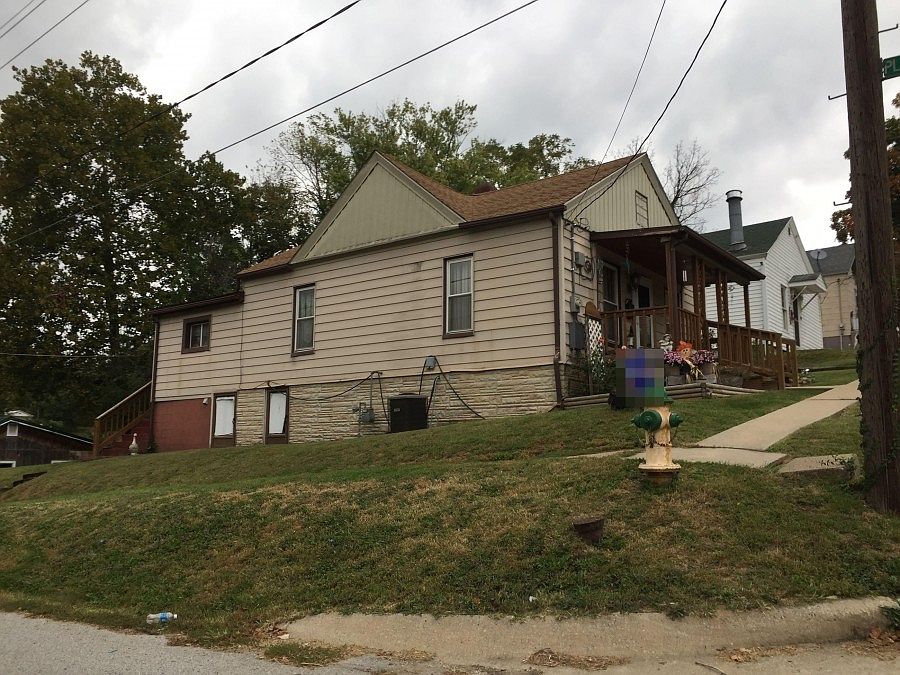 2nd image of 908 Georgia St