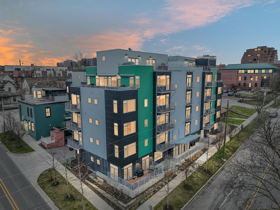 1st image of 121 W Kingsley St