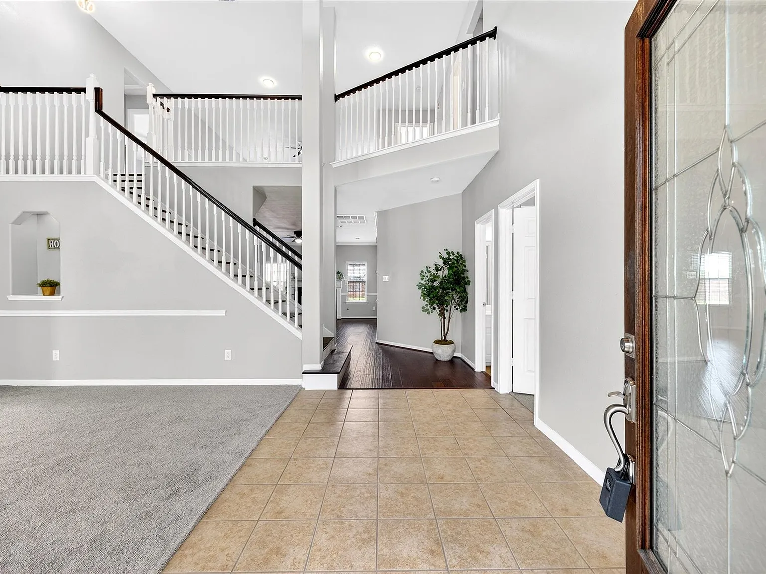 6 bed, 4.0 bath, 4102 sqft, $3,500 — Photo 3