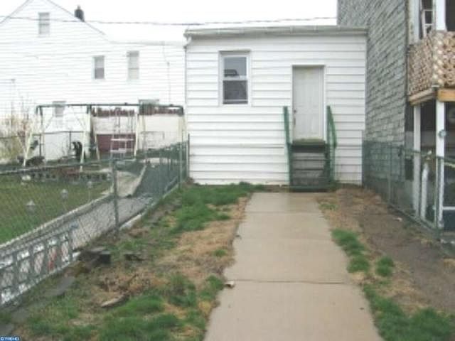 2nd image of 207 E Coal St