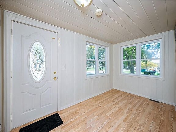 2nd image of 120 Market St
