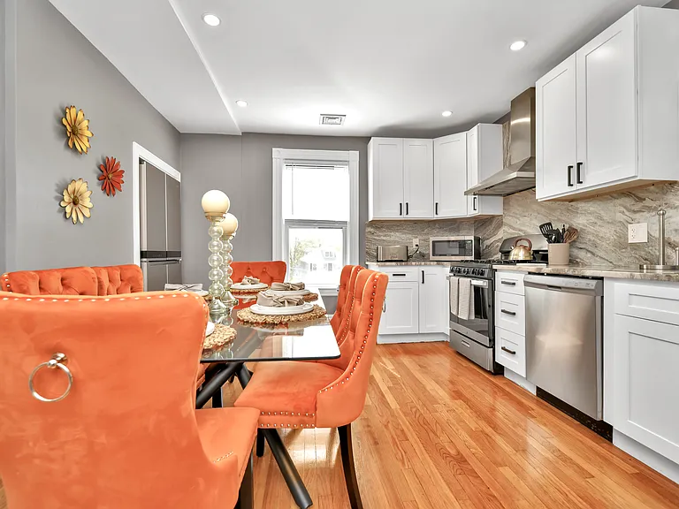 10 Pierce Ave #2 — Photo 12