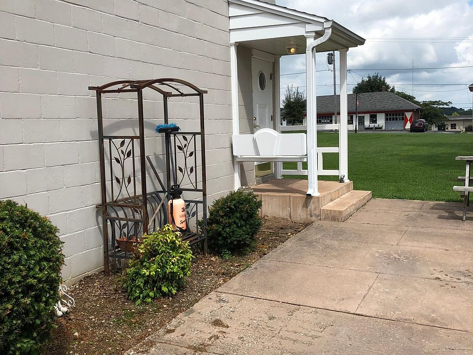 2nd image of 522 S Main St