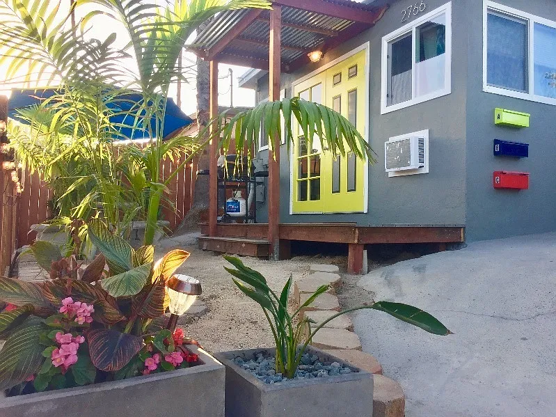 Island-2766 - 2766 A The Yellow Door — Photo 1