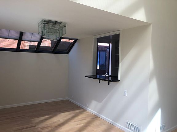 4th image of 640 Davis St Unit 42