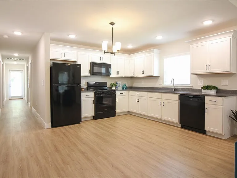 1242 Dorothy St — Photo 9