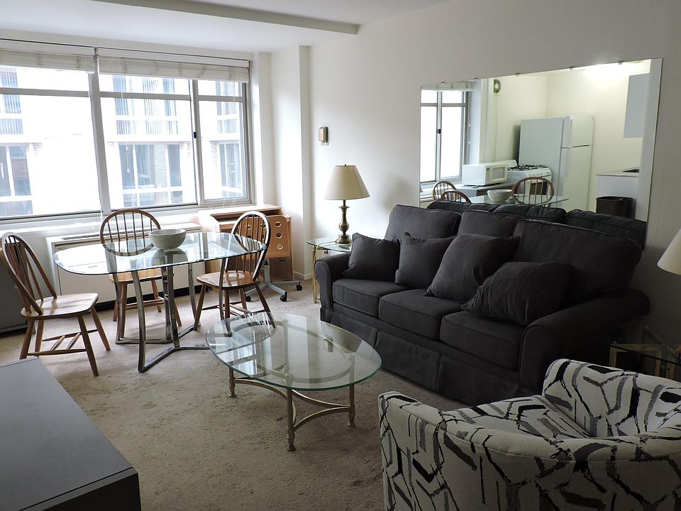 2nd image of 950 25th St NW #503