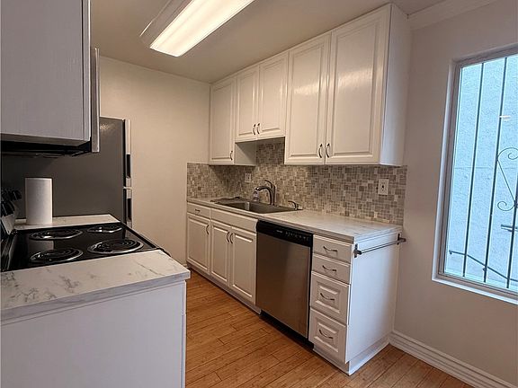 5th image of 12801 Moorpark St Unit 106