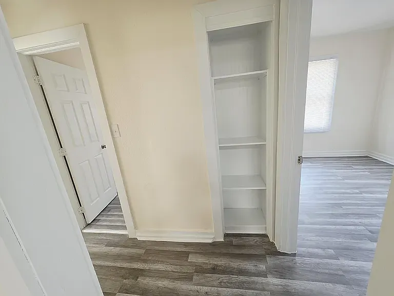 2100 N Park Ave — Photo 12