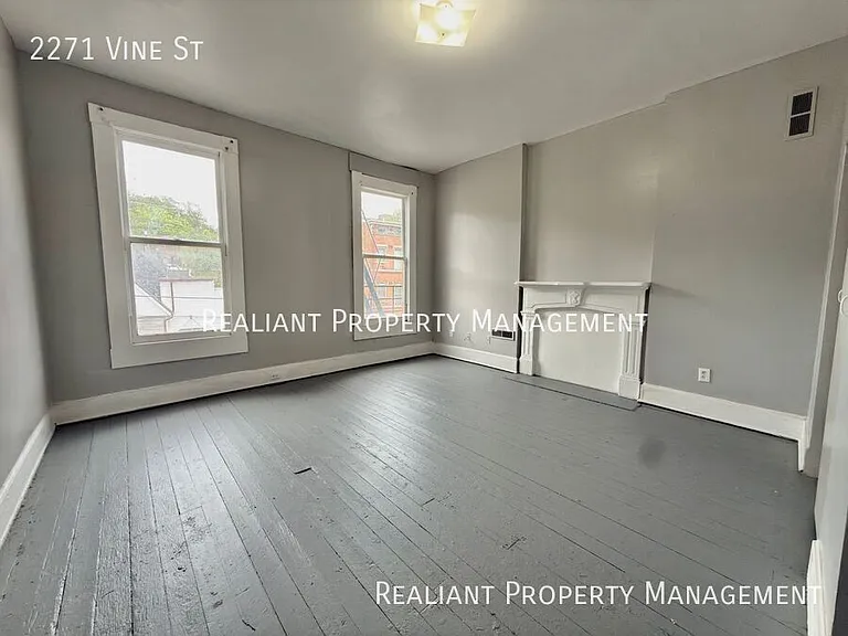2271 Vine St — Photo 14