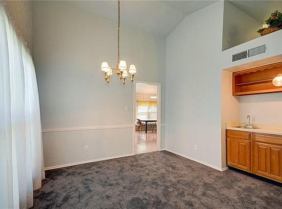 5th image of 1420 Colmar Dr