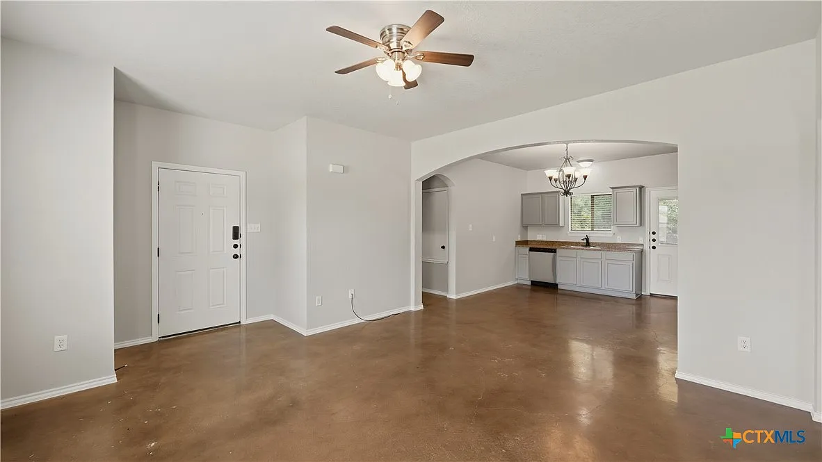 3 bed, 2.0 bath, 1100 sqft, $1,395 — Photo 3