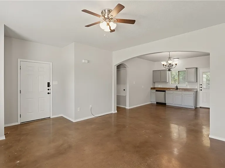 193 Rosedale Ave — Photo 3