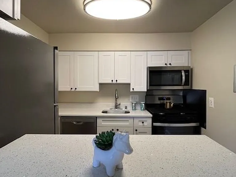 Woods Edge Apartments — Photo 12