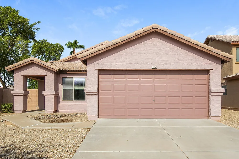 3 bed, 2.0 bath, 1599 sqft, $2,005 — Photo 1