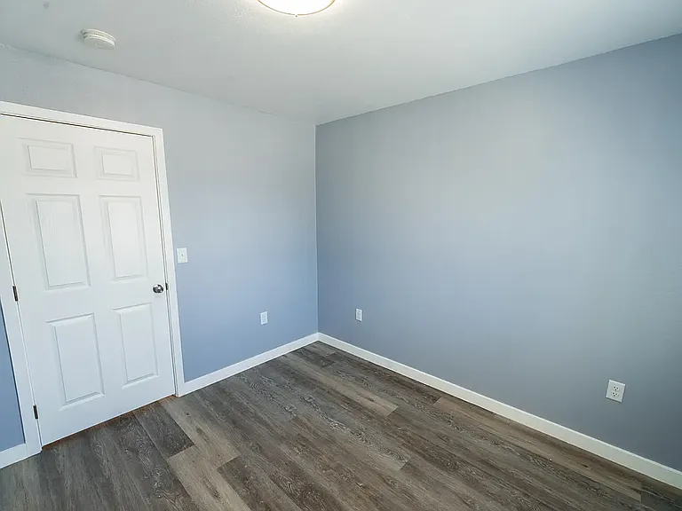 10374 Long Beach Blvd #6 — Photo 11