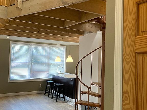 3rd image of 625 E Broadway #3