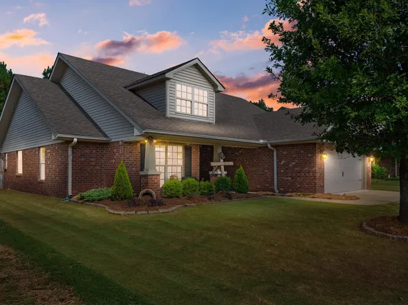 448 River Crest Dr N, Helena, AL 35080