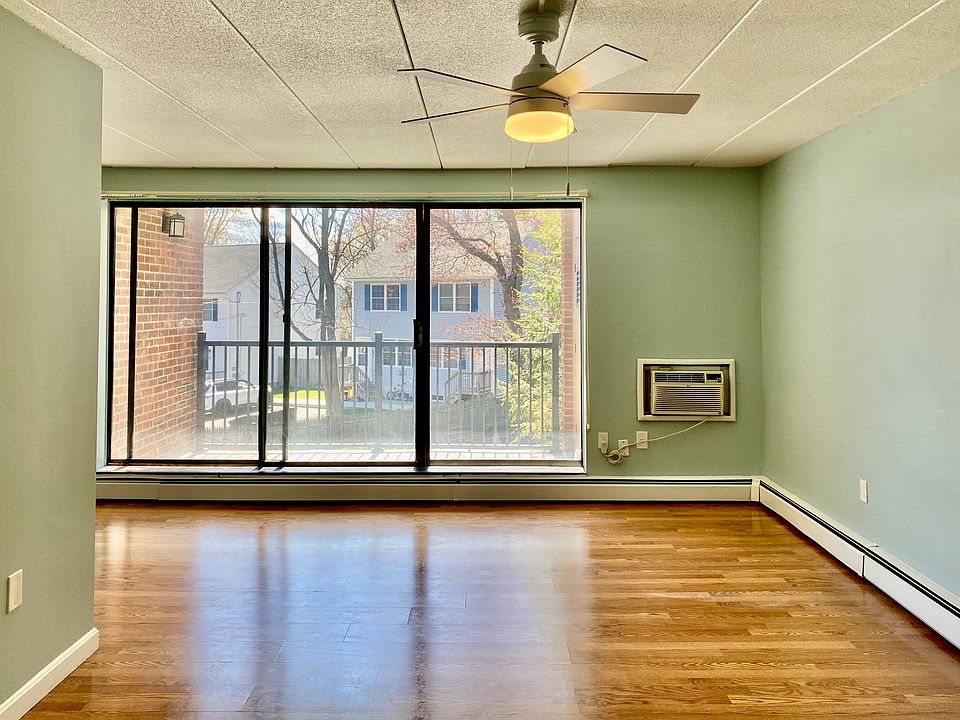 1st image of 271 Lake St #0