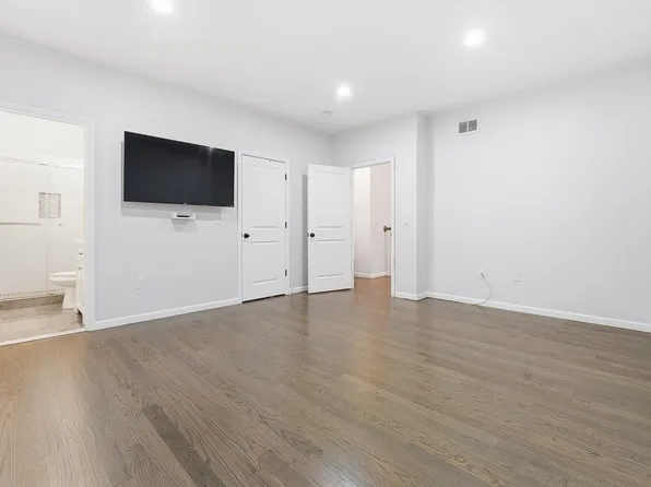 5103 Meadowview Avenue image 8 of 28