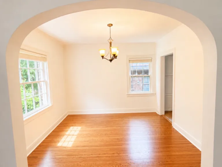 163 N Ewing Ave — Photo 2