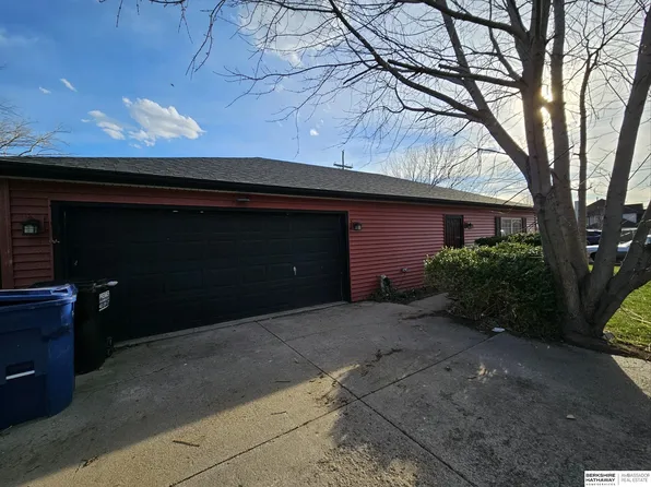 1913 Rock Bluff Rd, Plattsmouth, NE 68048