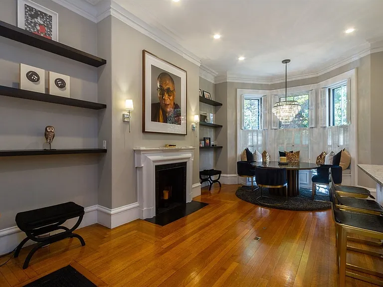 27 Hereford St — Photo 10