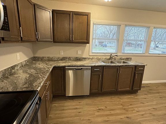 5th image of 1517 SW 23rd Park