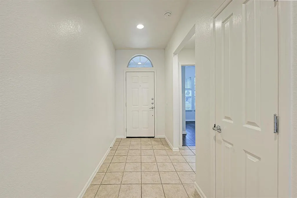 3 bed, 2.0 bath, 1779 sqft, $1,950 — Photo 2