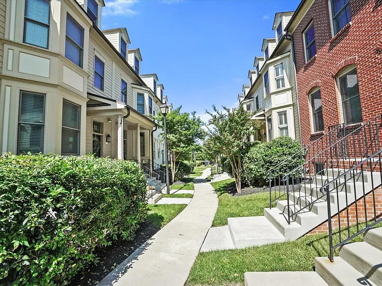 Charming walkway to 6 Maxwell
