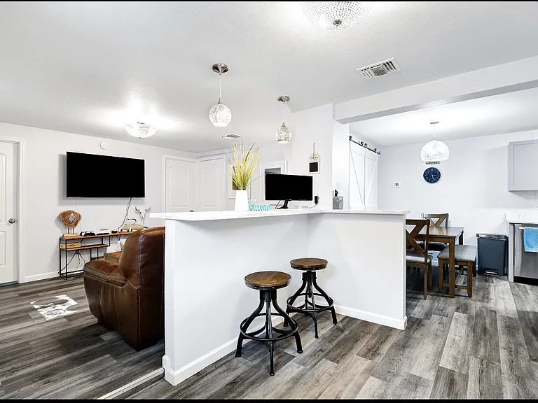 425 Parland Pl #423 — Photo 3