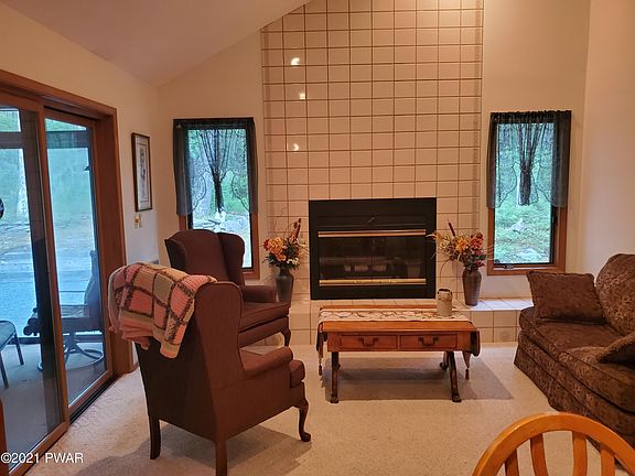 5th image of 125 Portage Ln