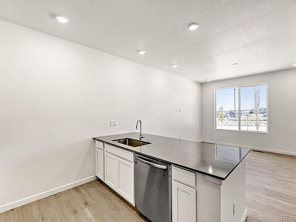 4th image of 15594 Gilpin Avenue