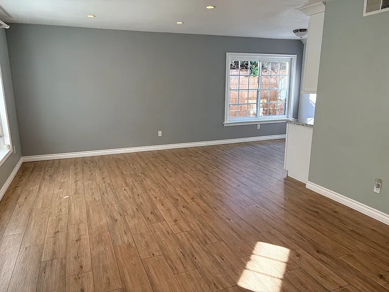 11606 Lyster Ave — Photo 2