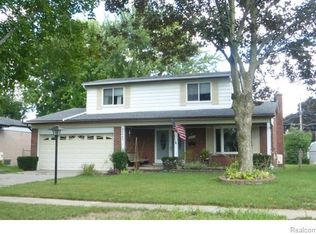 40442 Flagstaff Dr, Sterling Heights, MI 48313