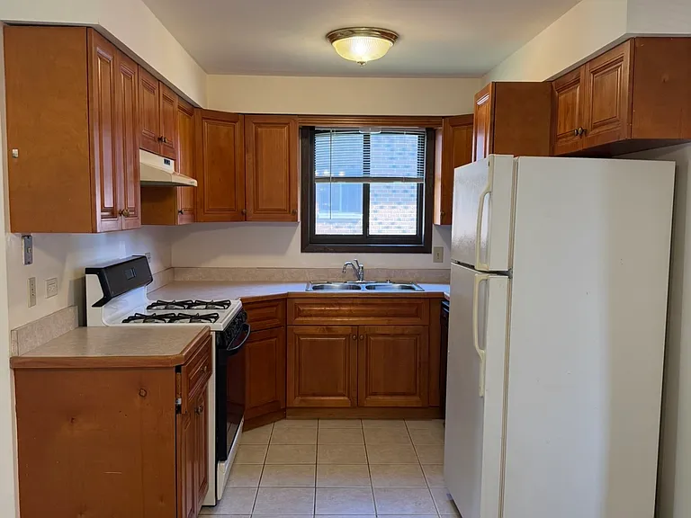 15714 Lake Dr #2-B — Photo 4