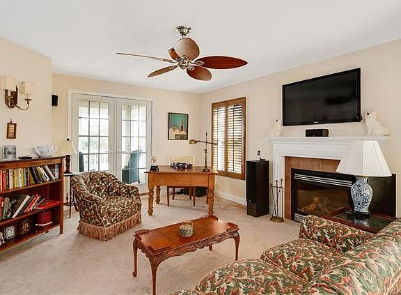 3rd image of 142 Long Beach Blvd #A
