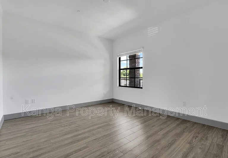 630 NE 14th Ct #205 — Photo 10